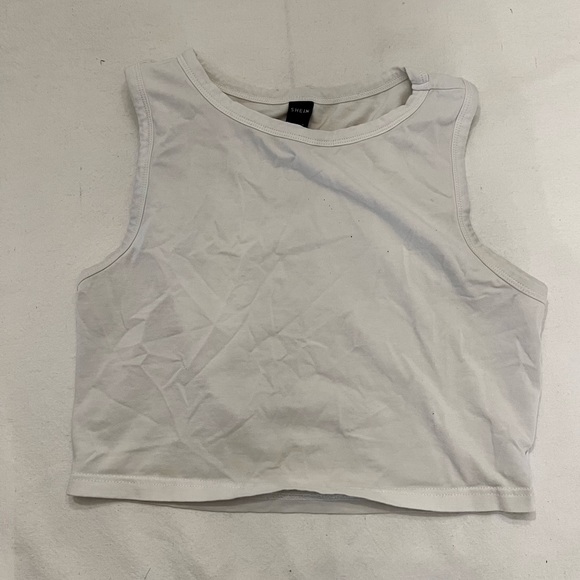 2 black and white cropped tank tops (halter) - Picture 3 of 4